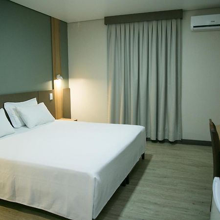 Bello Hotel Toledo  Exterior photo