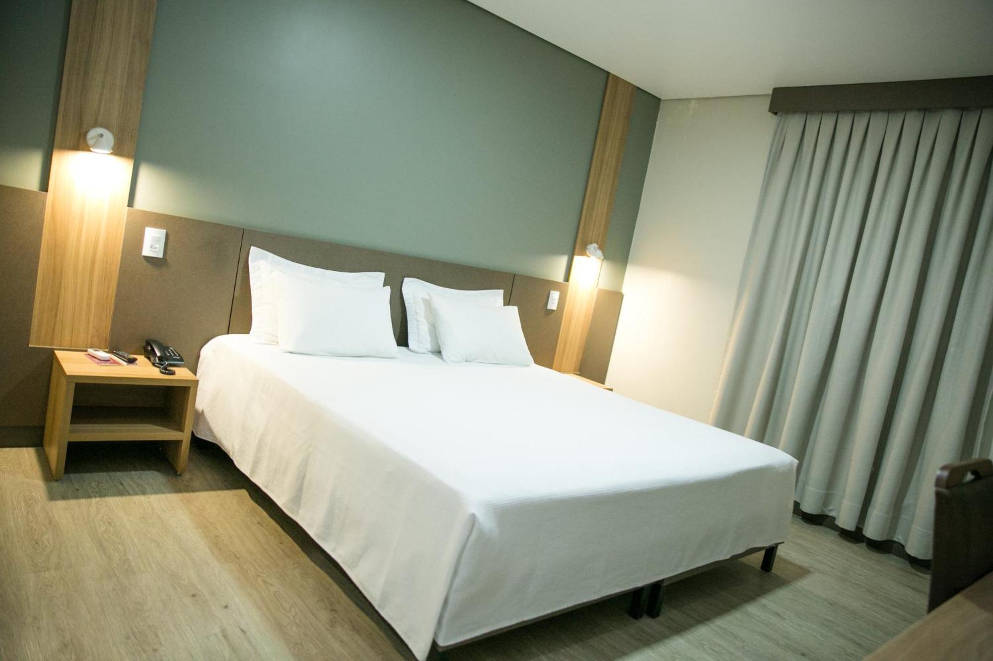 Bello Hotel Toledo  Exterior photo