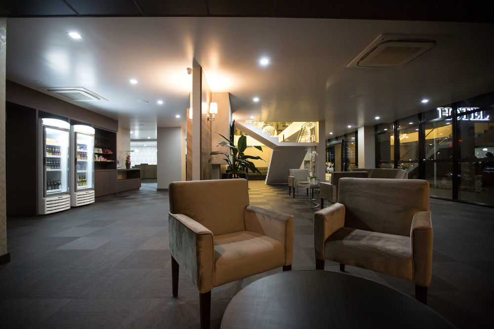 Bello Hotel Toledo  Exterior photo